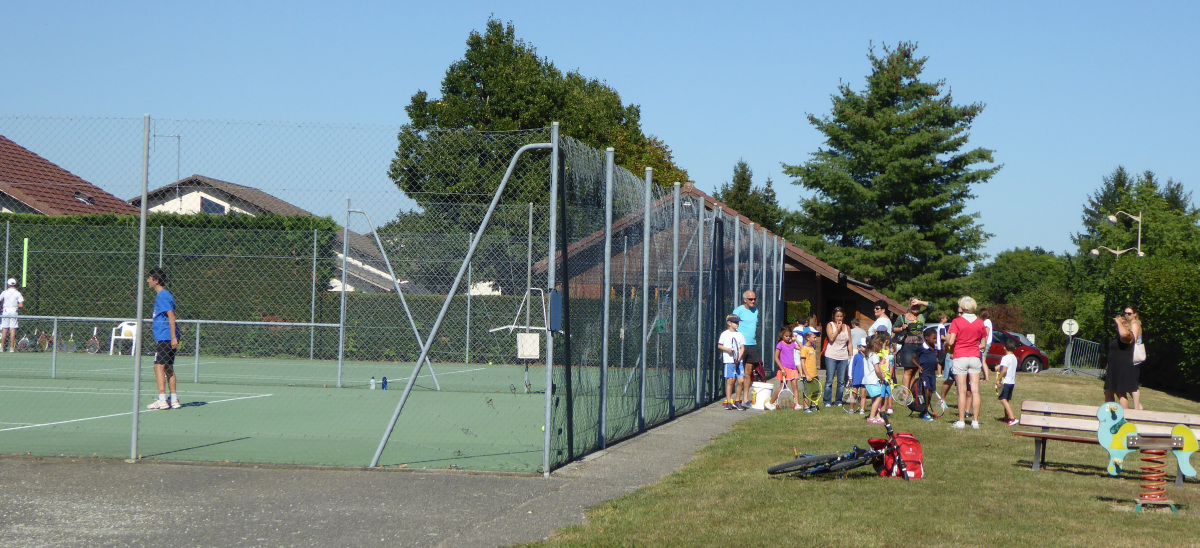 les courts et le chalet